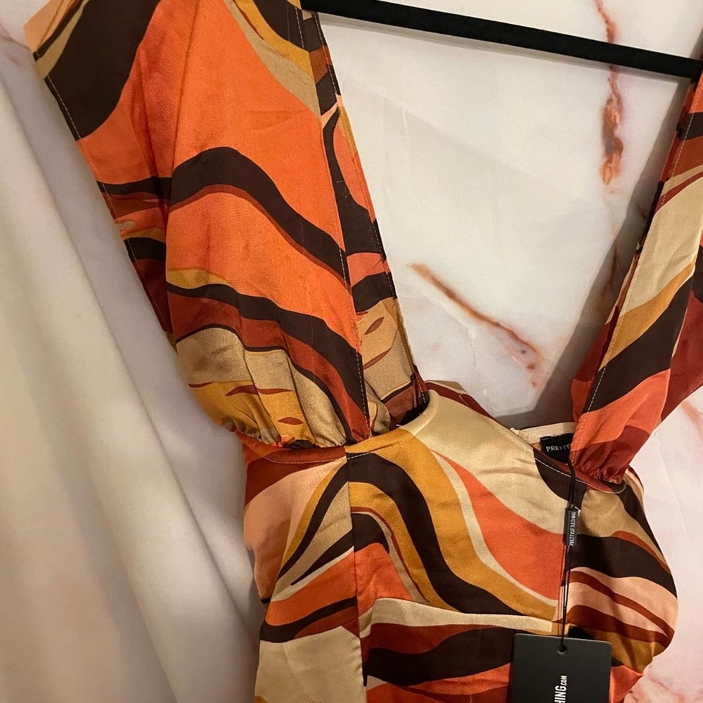 NWT Pretty Little Thing Abstract Mini Dress - Picture 9 of 9